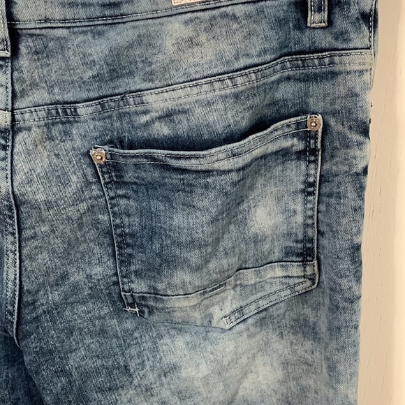 WT-02 Men’s Distressed jeans Sz 36 X 30, good condition some wear deep pockets - Picture 4 of 10